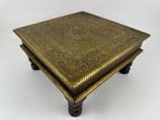 Bijzettafel - Hout, Messing - Een oosterse bijzettafel.