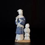 Figuur - Figure en porcelaine aux émaux bleu et celadon, Antiquités & Art