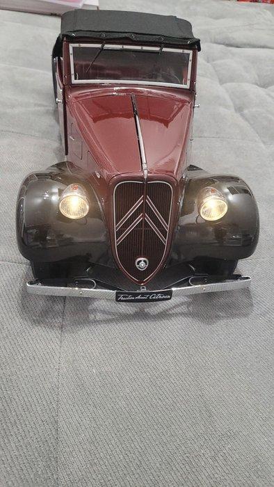 Hachette 1:8 - Modelbouwdoos - Traction Avant Citroën 11, Hobby en Vrije tijd, Modelauto's | 1:5 tot 1:12