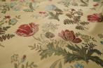 Bekledingsstof Oro met bloemmotieven in klassieke stijl -