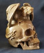 Gevleugelde draak op schedelsculptuur, met de hand gesneden, Verzamelen, Nieuw