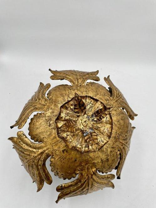 Kroonluchter - Lamp met bloemmotieven in verguld smeedijzer,, Antiek en Kunst, Curiosa en Brocante