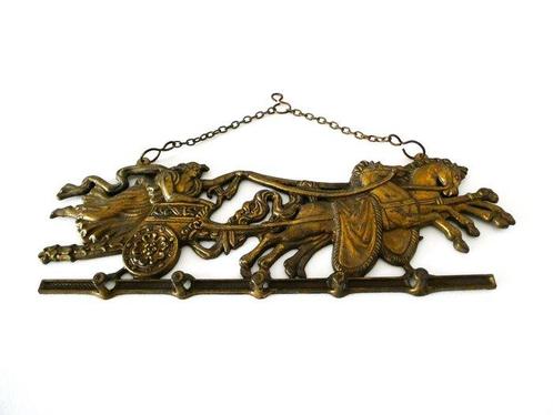 Porte-manteau - Porte-clés Godin Niké avec char de guerre et, Antiek en Kunst, Curiosa en Brocante