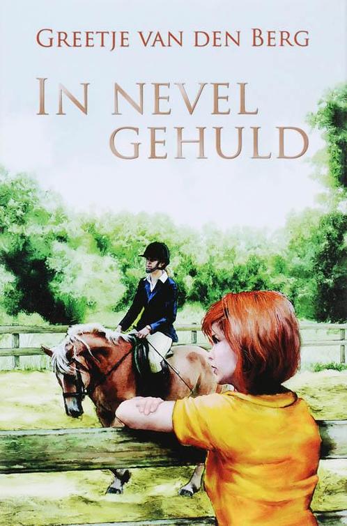 In nevel gehuld 9789059771963 Greetje van den Berg, Boeken, Streekboeken en Streekromans, Gelezen, Verzenden