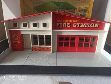 Matchbox Caserne Lg24cm /larg16,5 / haut 10 cm / camion 1/64