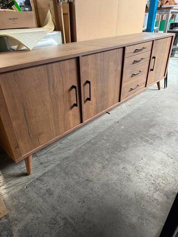 Michigan dressoir, tobacco beschikbaar voor biedingen