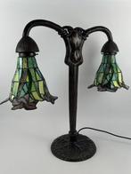 Tafellamp - Een zeer grote Tiffany-stijl lamp - Glas-in-lood, Antiek en Kunst