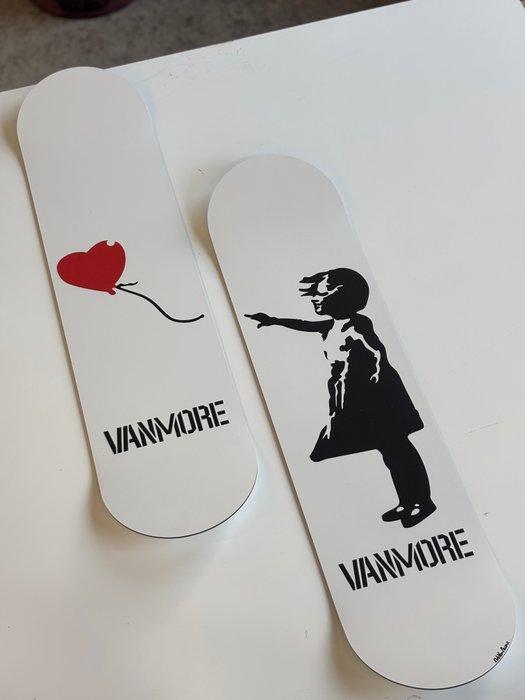 Rob VanMore - Skating by Balloon Girl Break-up, Antiquités & Art, Art | Objets design