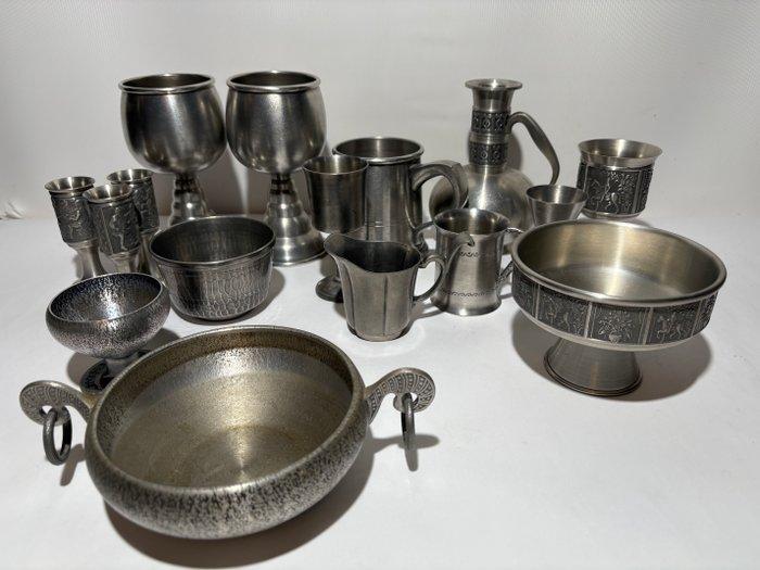 TINN Pewter - Plat (16) - Étain - Ensemble de 16 articles en, Antiek en Kunst, Curiosa en Brocante