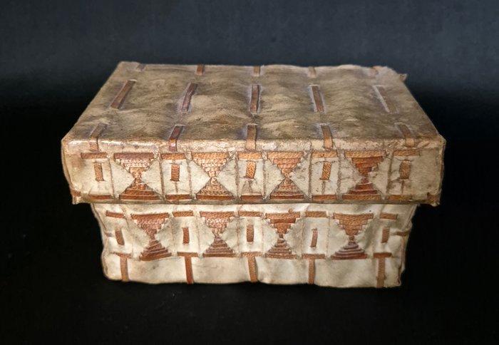 Doos - Spaans koloniaal - Kalfsleer, rund - Pecata met, Antiek en Kunst, Kunst | Niet-Westerse kunst