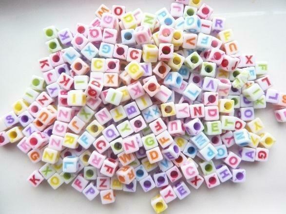 Heel veel soorten letterkralen, Hobby en Vrije tijd, Kralen en Sieraden maken, Nieuw