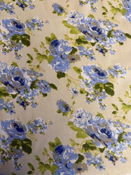Tissu élégant à motif Sanderson avec un décor de bouquet de, Antiek en Kunst, Antiek | Tapijten, Tafelkleden en Textiel