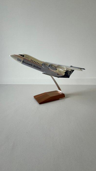 Pacific Miniatures 1:76 - Passagiersvliegtuig - SN Brussels, Antiek en Kunst, Antiek | Wandborden en Tegels