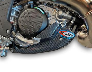 Pro Carbon blokbeschermer KTM SX 250/300 2023- & EXC 250/300 beschikbaar voor biedingen