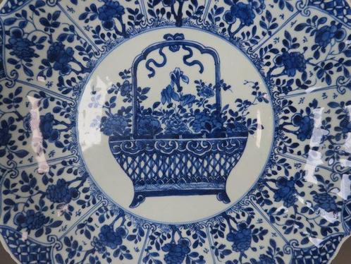 Kangxi (1662-1722) - Kom - LARGE! Moulded and Fluted -, Antiek en Kunst, Antiek | Overige Antiek