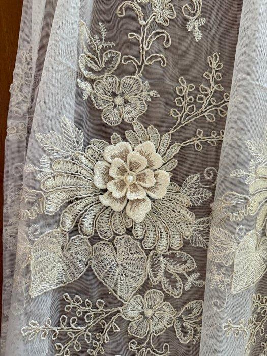 Elegante en waardevolle tulle Barocco met bloemrijke, Antiek en Kunst, Antiek | Tapijten, Tafelkleden en Textiel