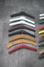 Kapstok (18) - Kunststof / hout - Vintage kleding hangers