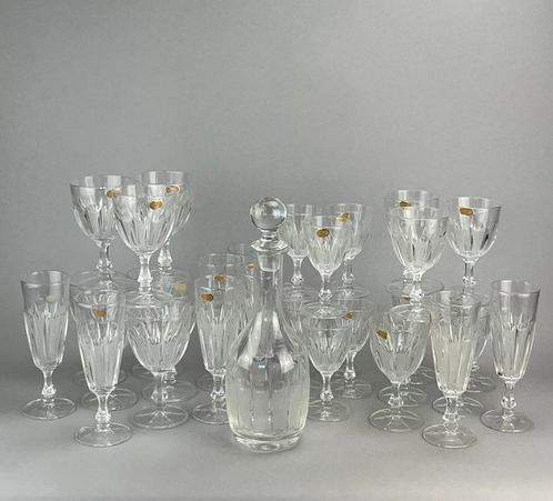 Drinkservies (33) - Kristal - Er passen 8 personen in 4, Antiek en Kunst, Antiek | Meubels | Tafels