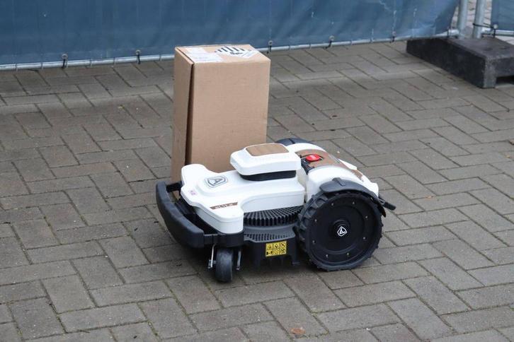 Veiling: Grasmaaier Zucchetti AMBROGIO Elektrisch Nieuw, Tuin en Terras, Zitmaaiers, Ophalen