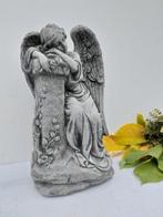 Beeld, heavy garden statue angel resting against column - 41