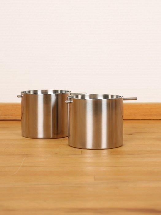 Stelton - Arne Jacobsen - Asbak (2) - Roestvrij staal -, Antiek en Kunst, Antiek | Meubels | Stoelen en Sofa's