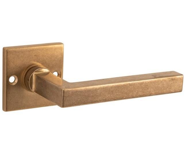 Deurklink op ongeveerd rozet Kare/Bauhaus messing antiek, Doe-het-zelf en Bouw, Hang- en Sluitwerk, Klink of Kruk, Nieuw, Overige materialen