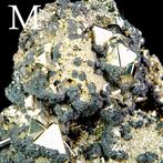 Échantillon de forte tridimensionnalité de pyrite sur, Collections