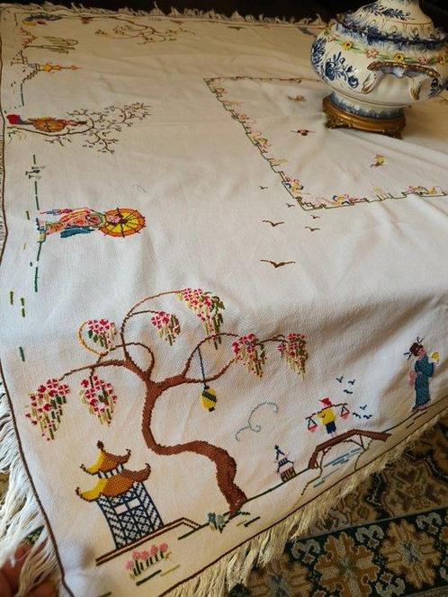 Belíssima toalha bordada - Tafelkleed - 150 cm - 150 cm -, Antiek en Kunst, Antiek | Tapijten, Tafelkleden en Textiel