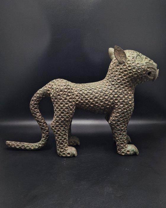 MAGNIFIQUE LEOPARD FEMALE DU ROYAUME DU BÉNIN - Beni-edo -, Antiek en Kunst, Kunst | Niet-Westerse kunst