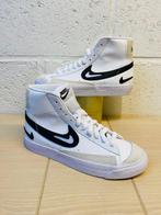 Nike - Sneakers - Maat: Shoes / EU 38, Nieuw