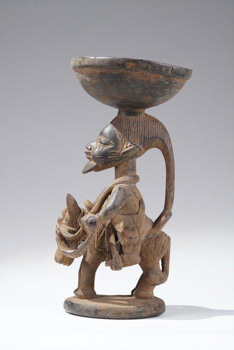 Een houten beeldhouwwerk - Yoruba - Nigeria (Zonder, Antiek en Kunst, Kunst | Niet-Westerse kunst