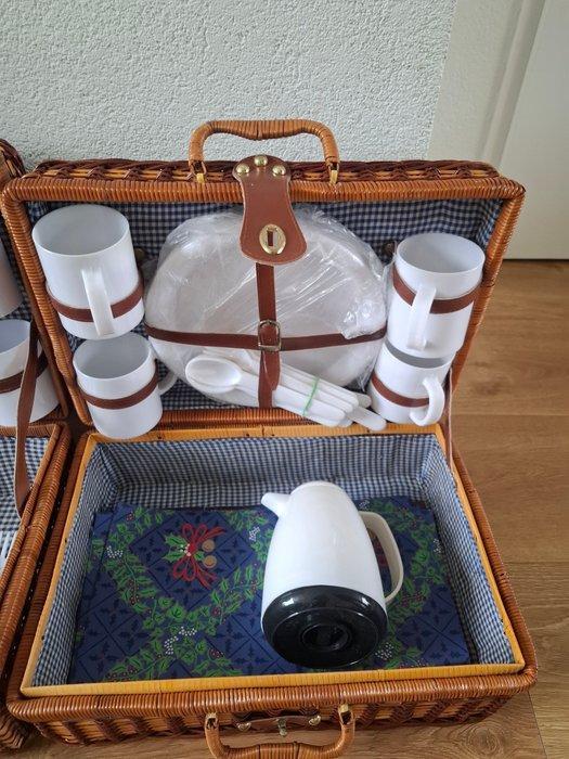 Picknickmand (2) - Picknickmand - Plastic, riet, Leder, Antiek en Kunst, Antiek | Keukengerei