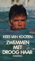 Zwemmen met droog haar 9789023432449, Boeken, Gelezen, Kees van Kooten, Verzenden