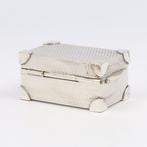 NO RESERVE Hutkoffer - Pillendoosje - .950 zilver