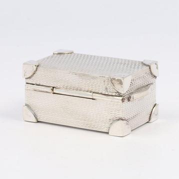 NO RESERVE Hutkoffer - Pillendoosje - .950 zilver