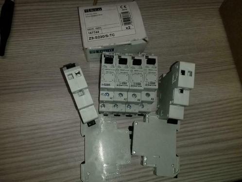 relais Teco enkelpolig 230V 16A Z9-S230/S nooit gebruikt 3x, Bricolage & Construction, Électricité & Câbles, Envoi