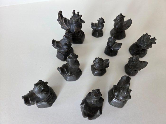 Set van 12 antieke bronzen Hintha opiumgewichten - Burma, Antiek en Kunst, Kunst | Niet-Westerse kunst