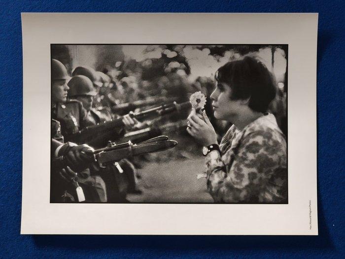 Marc Riboud (1923–2016) - Flower Child, 1967, Antiek en Kunst, Kunst | Designobjecten