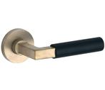 Deurklink op geveerd rozet Bauhaus ebben/Vivo messing antiek, Nieuw, Overige materialen, Klink of Kruk