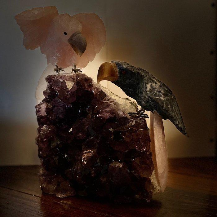 Uitgesneden vogels XL op een donkere amethist cluster, Verzamelen, Mineralen en Fossielen
