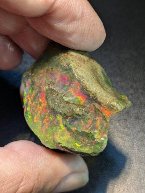 Opaal Kristal - Hoogte: 32 mm - Breedte: 35 mm- 29 g - (1), Verzamelen, Mineralen en Fossielen