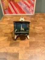 Surov S. - Doos - papier-maché - Palekh meisje met bessen