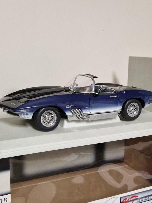UT 1:18 - Modelauto - CHEVROLET - Corvette, Hobby en Vrije tijd, Modelauto's | 1:5 tot 1:12