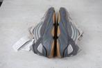 Yeezy X Adidas - Boost 700 Tephra - Sneakers - Maat: EU 44.5, Nieuw