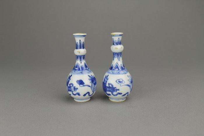 Set miniatuur flesvaasjes met boeken en scrolls - Porselein, Antiek en Kunst, Antiek | Overige Antiek