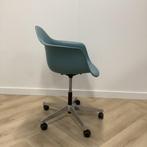 Tweedehands Vitra - Eames PACC stoel, draaibaar met wielen, Gebruikt, Eén