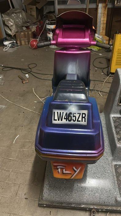 Dondolo - Speelgoed automaat Moto - Italië, Antiek en Kunst, Antiek | Overige Antiek