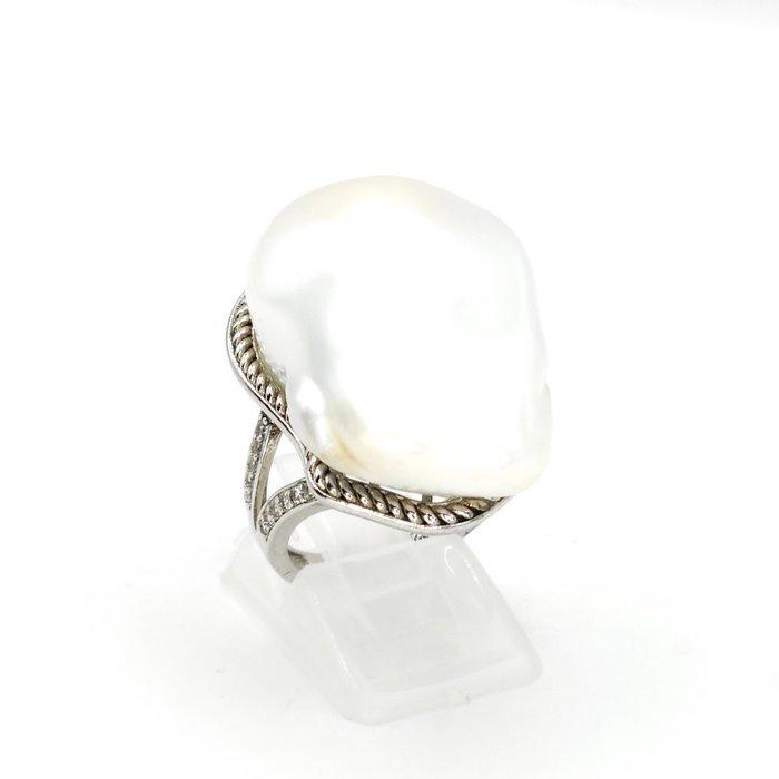 Zilver, Grote zoetwater barokparel - Statement ring -, Antiek en Kunst, Curiosa en Brocante