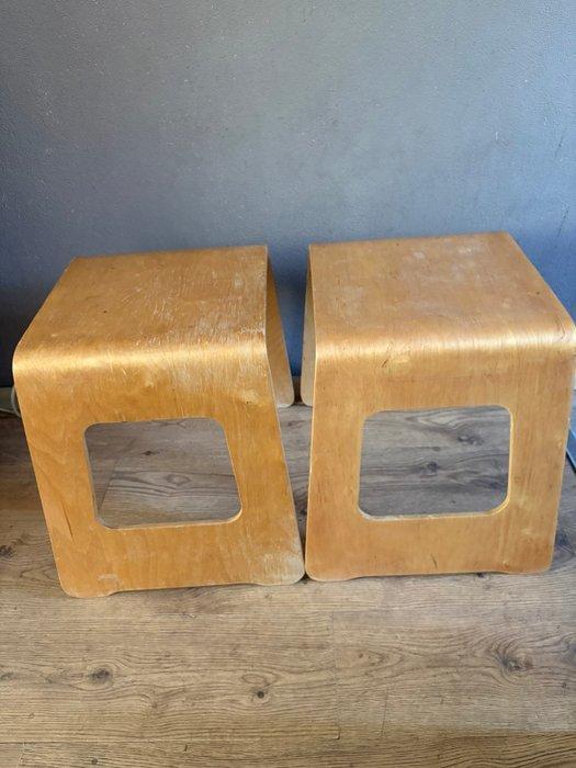 IKEA - Lisa Norinder - Kruk (2) - Benjamin - Beukenmultiplex, Antiek en Kunst, Antiek | Meubels | Stoelen en Sofa's