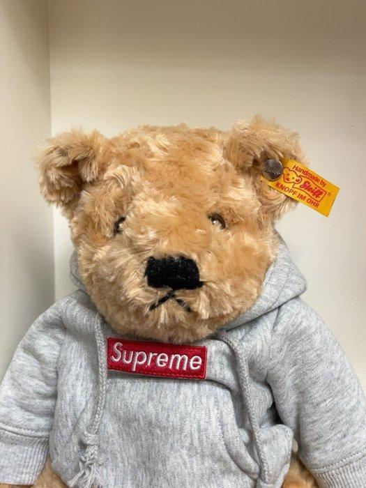 Steiff - Teddybeer Supreme x Steiff collaboration -, Antiek en Kunst, Antiek | Speelgoed